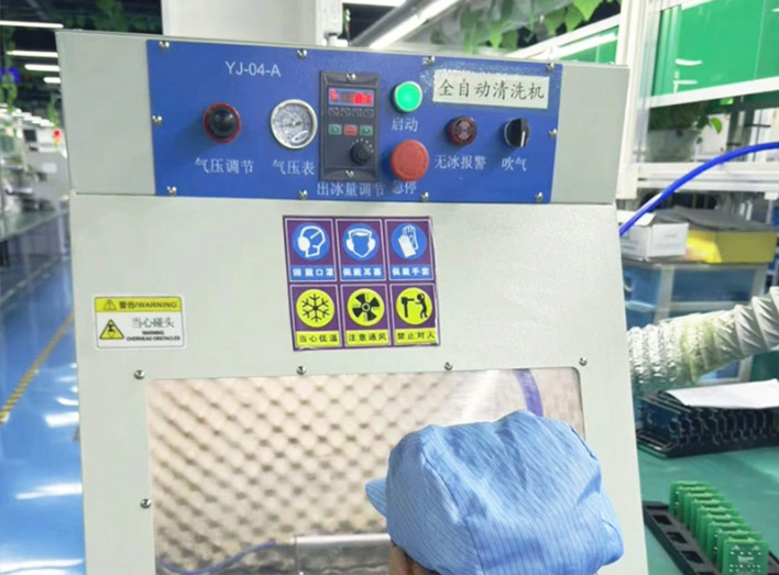 Machine de nettoyage à glace sèche