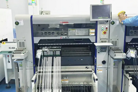 Machine de prélèvement et de placement automatique