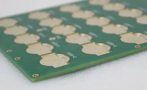 Considérations relatives à la conception de circuits imprimés multicouches&nbsp;: empilement, intégrité du signal et gestion thermique