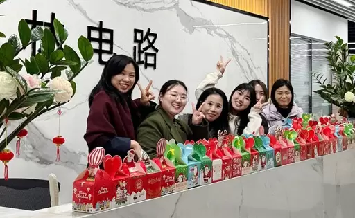 Souvenirs de Noël chez SprintPCB&nbsp;: chaleur, moments de douceur et esprit de générosité