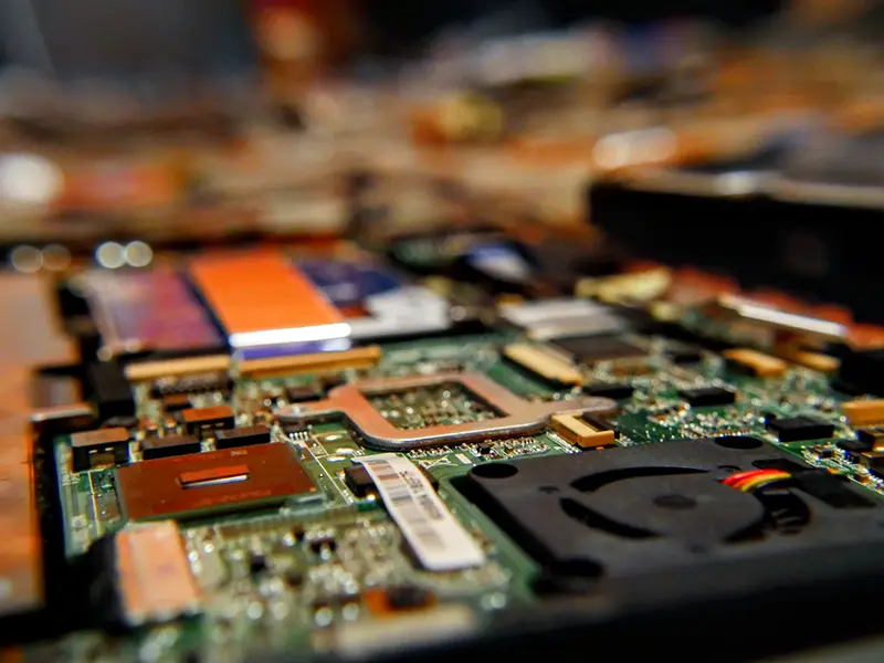 Quelle est la différence entre PCBA et PCB ?