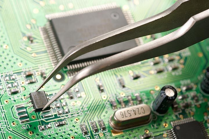 Atteindre l'excellence dans l'assemblage de circuits imprimés&nbsp;: 9 secrets pour une production sans faille