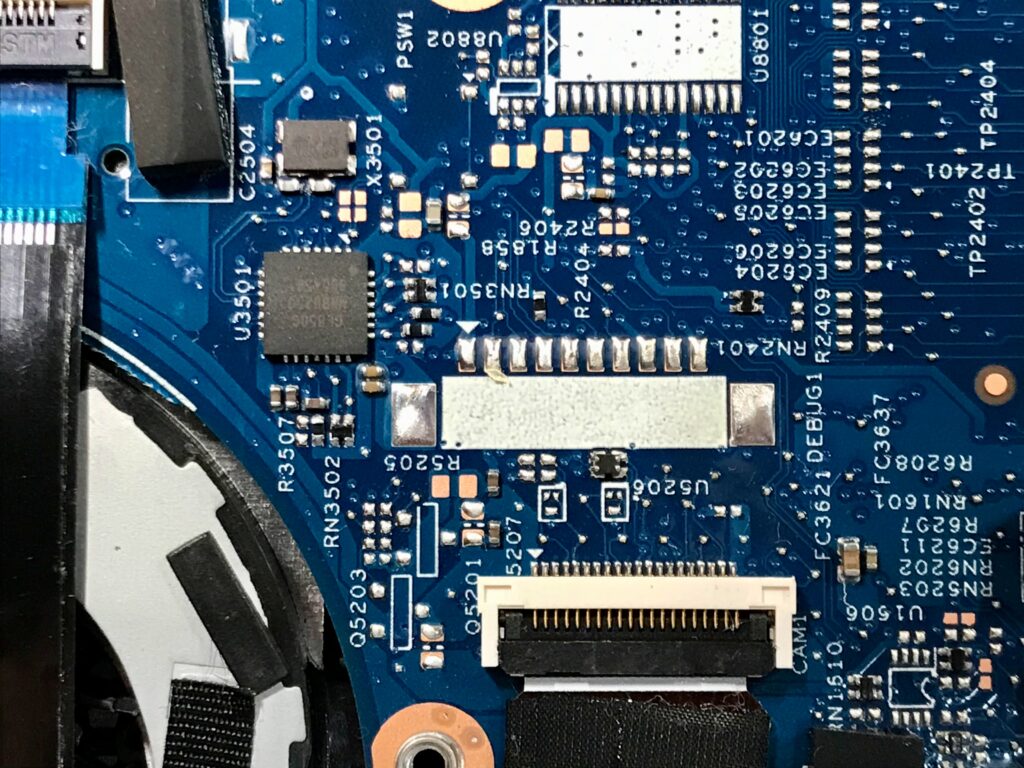 Assurer un circuit imprimé impeccable&nbsp;: décrypter le processus crucial d'impression des caractères